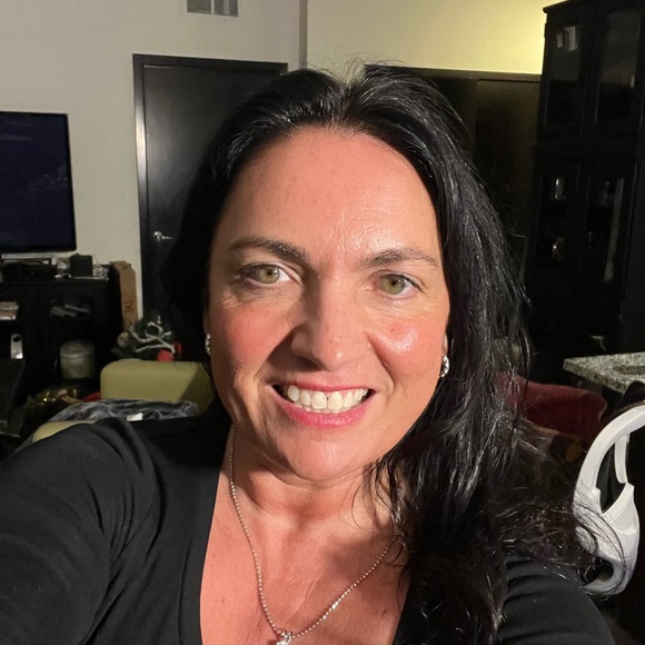 Meet your Posher, Robin - Picture 2 of 2